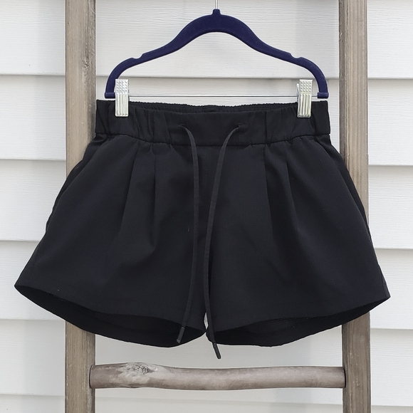 Lululemon Stroll at Sundown 3" Black Shorts - Picture 4 of 7